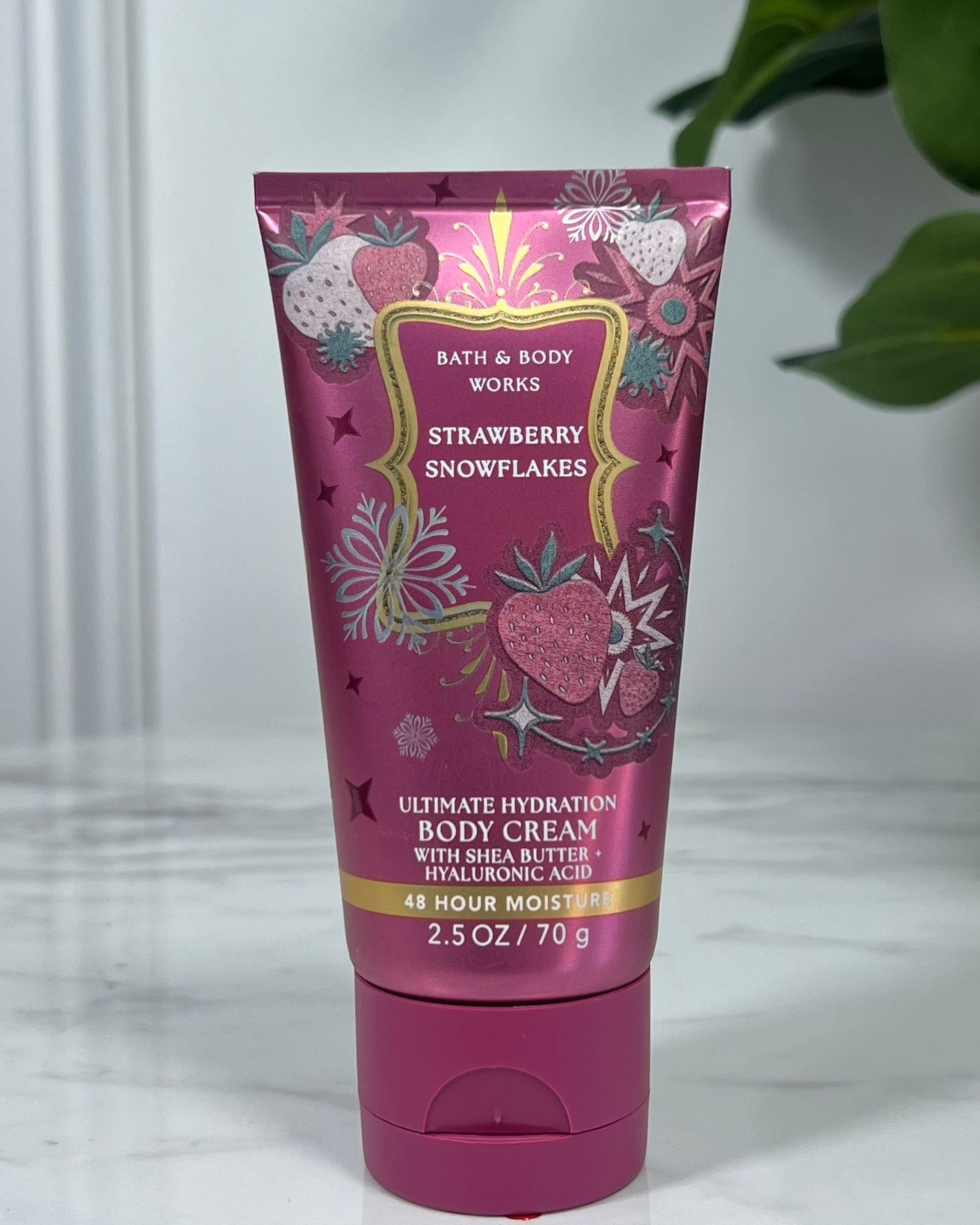 Crema Mini Strawberry Snowflakes