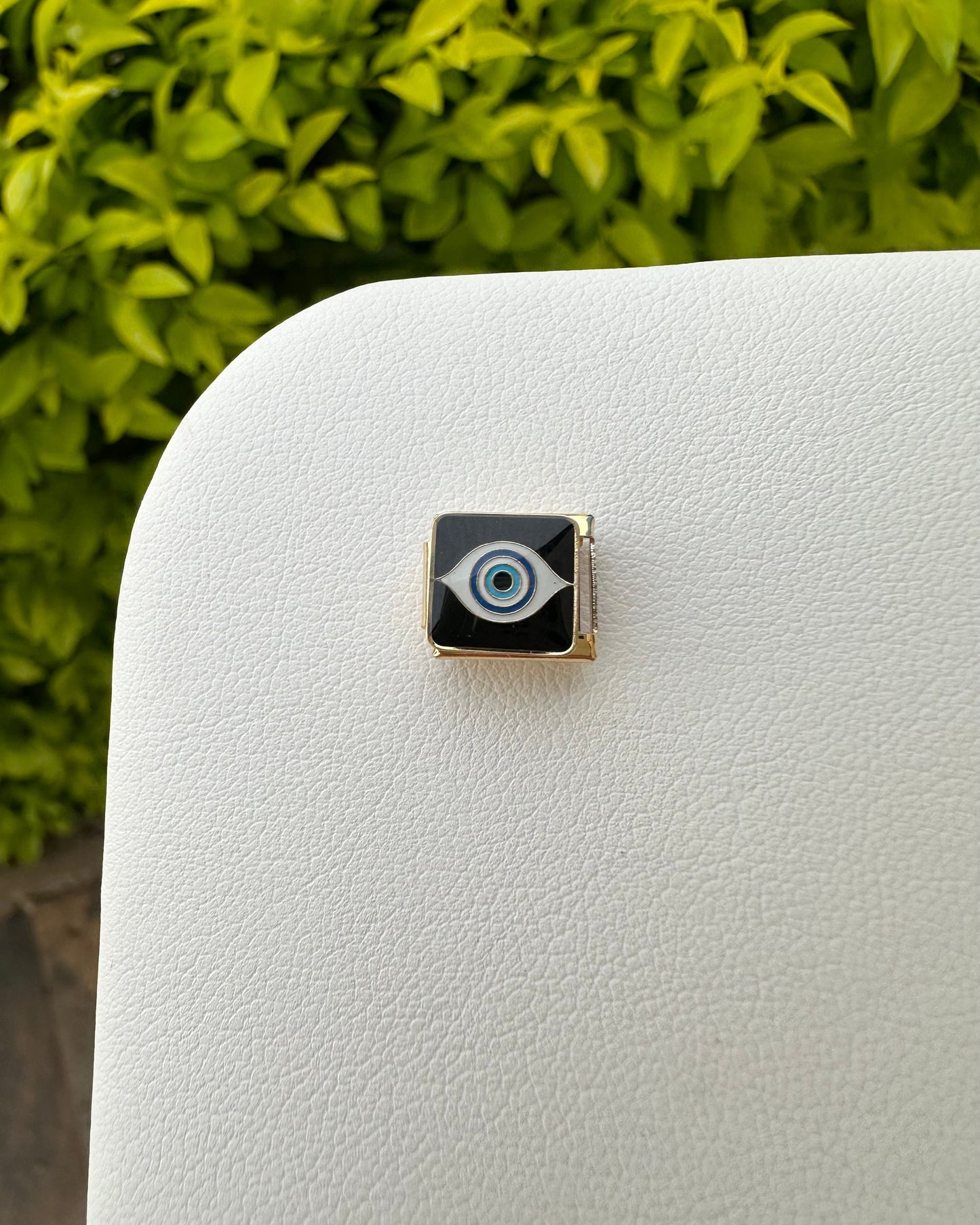 Charm Ojo Negro