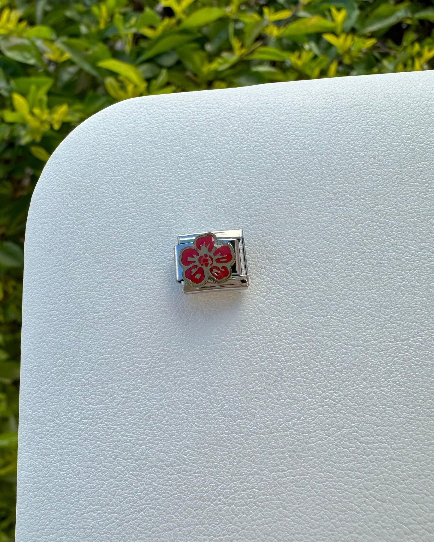 Charm Flor Roja Hai