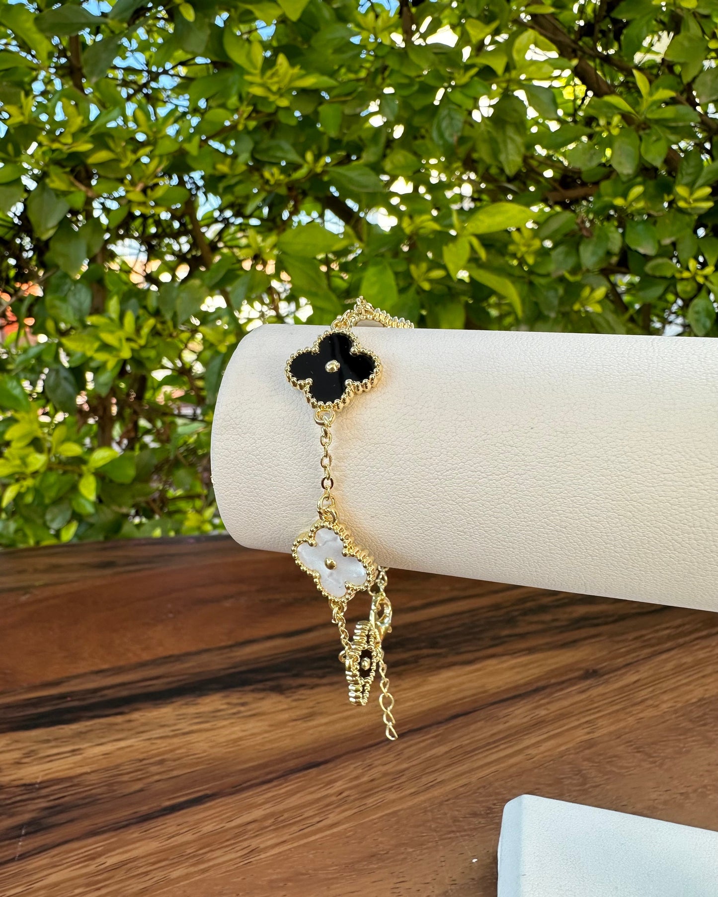 Pulsera Dupe Van Cleef Negra/Blanca