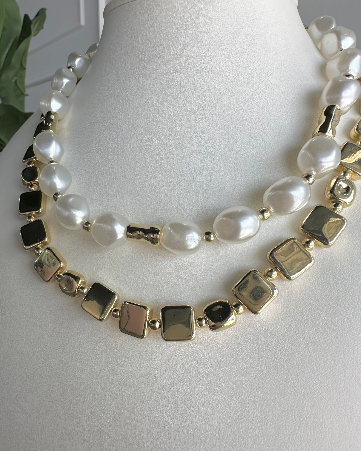 Collar Cuadro Dorado