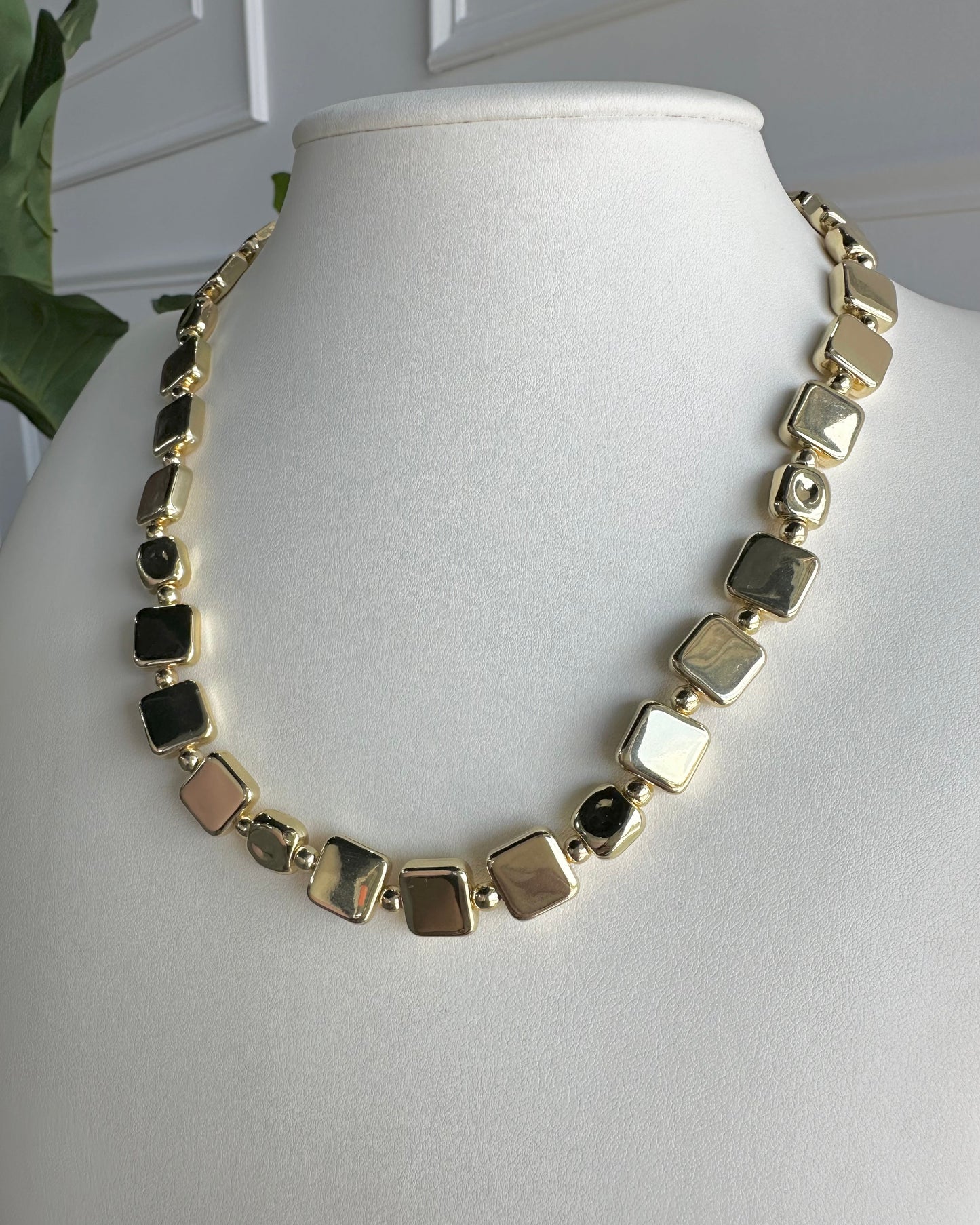 Collar Cuadro Dorado