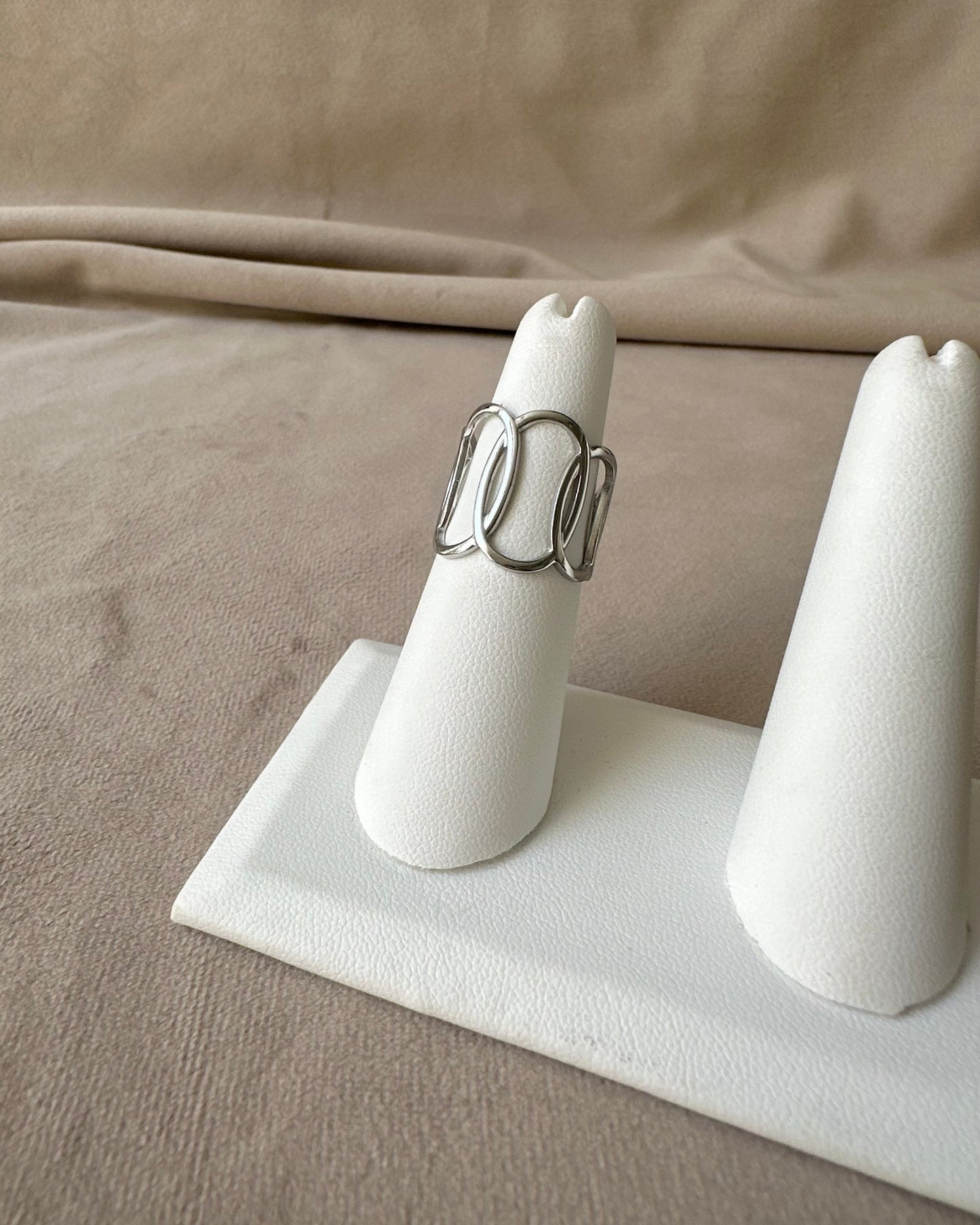 Anillo Circulos Silueta