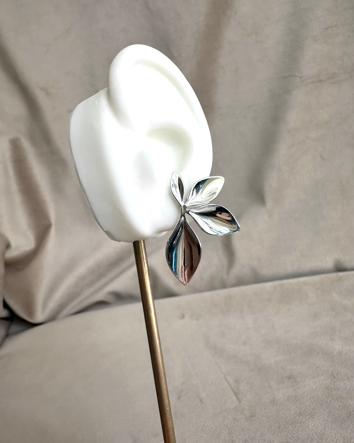 Arete Hoja Mitad Plata