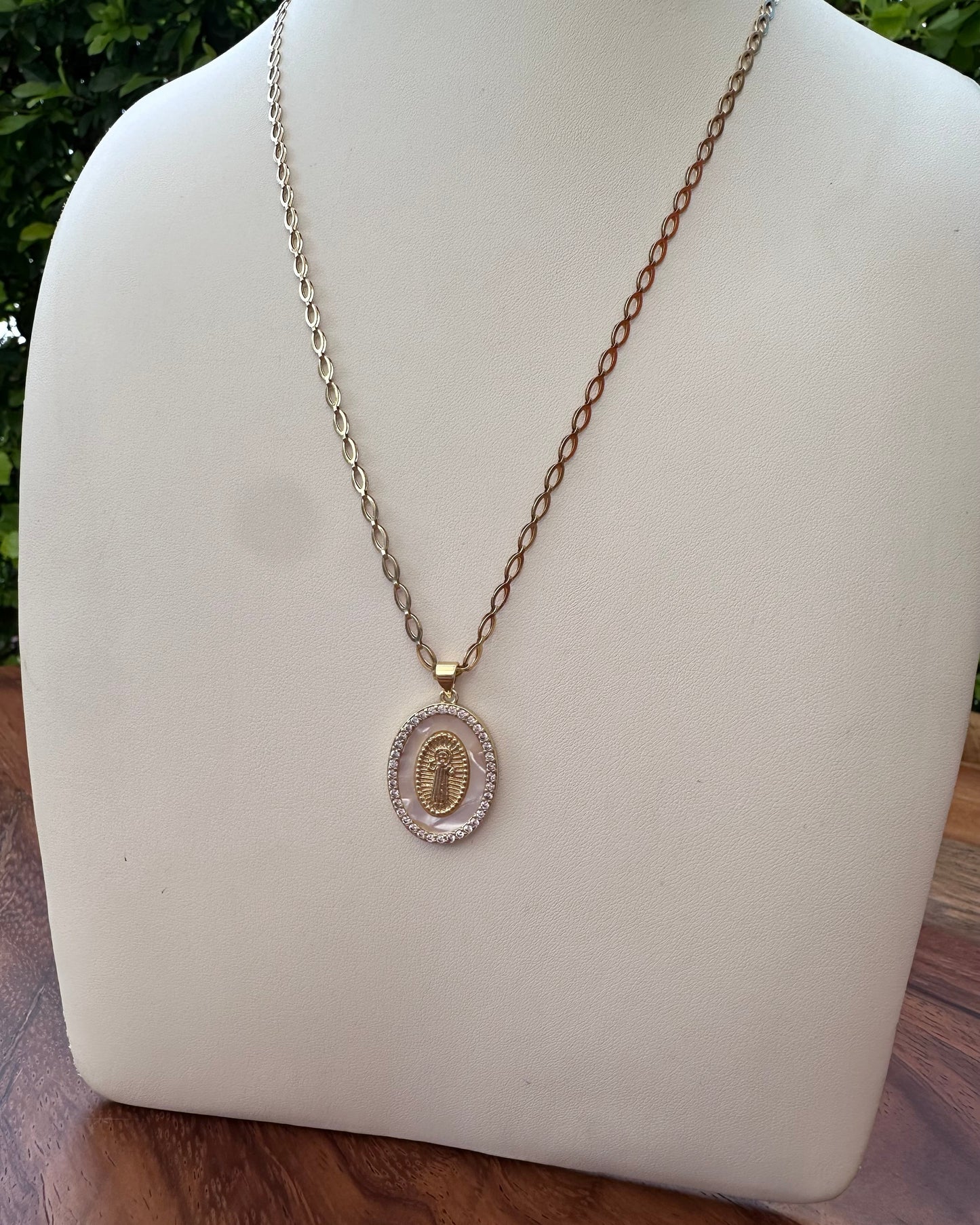 Collar San Benito Madre Perla