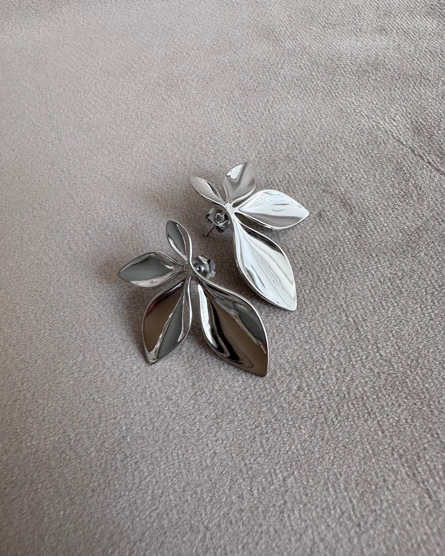 Arete Hoja Mitad Plata