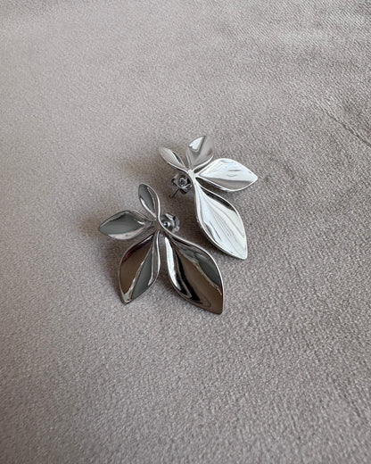 Arete Hoja Mitad Plata