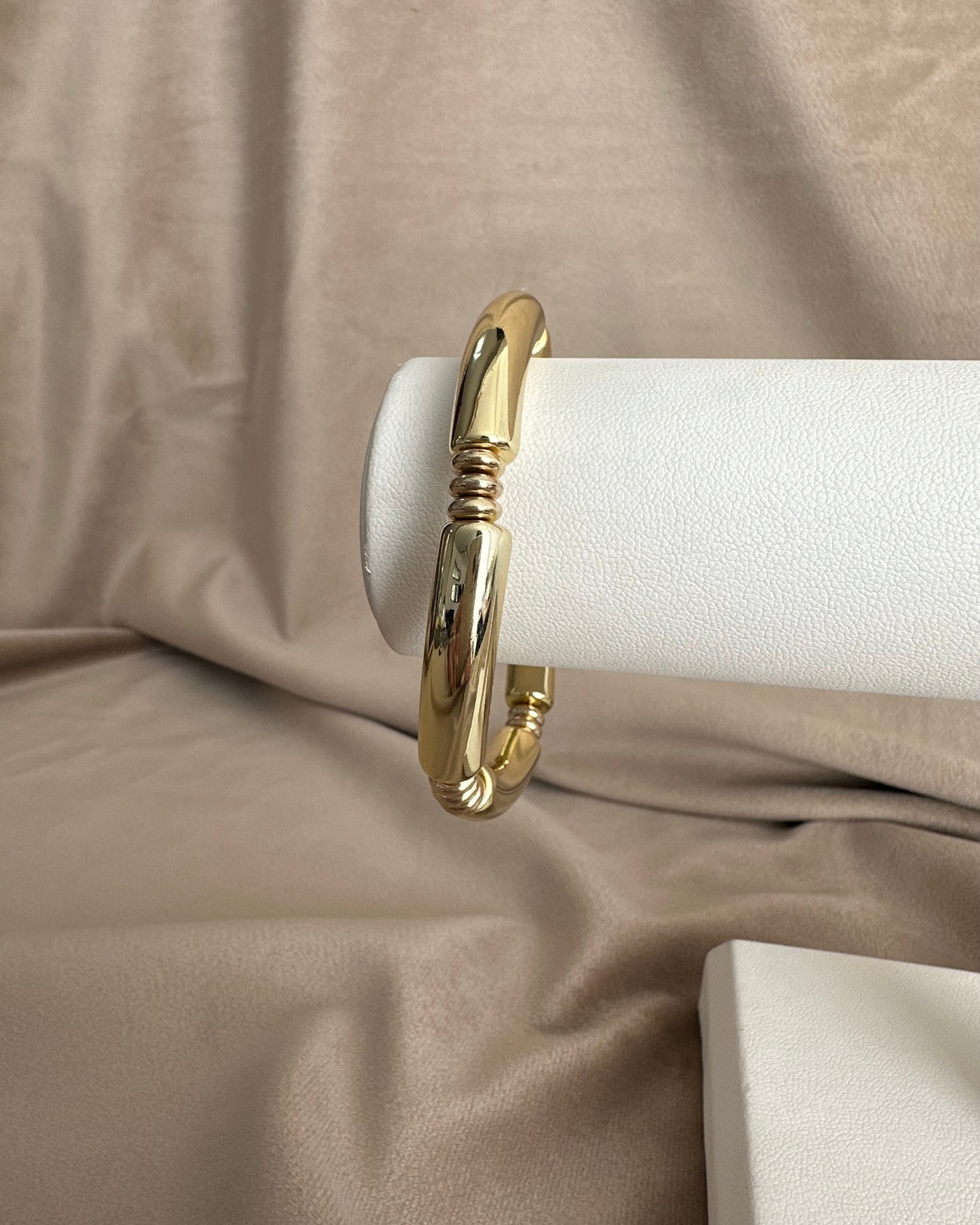 Pulsera Acrílico Dorada