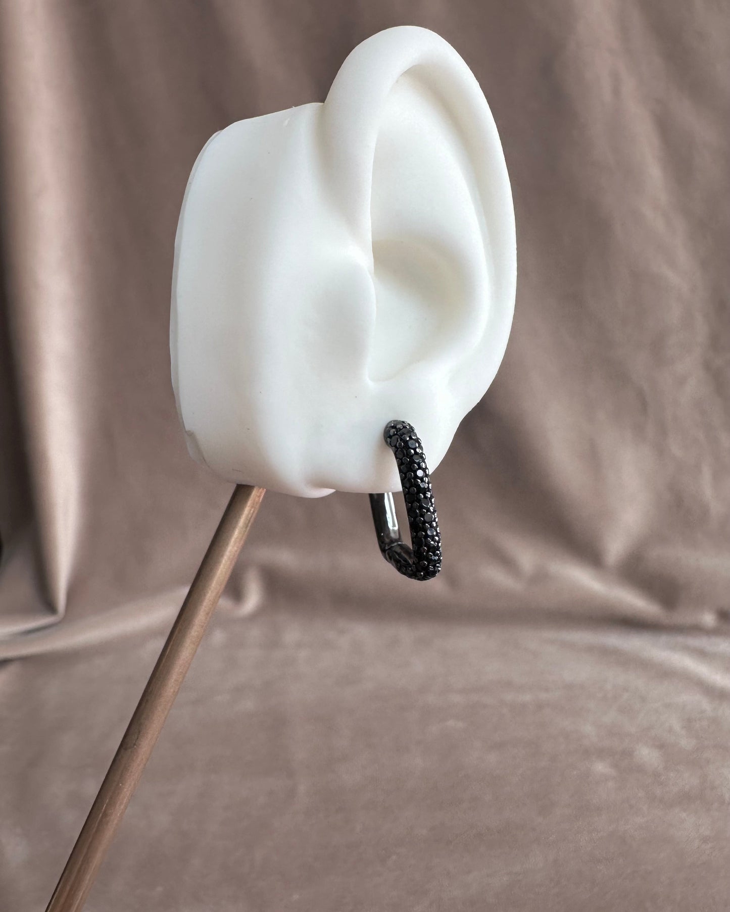 Arracada Cuadrada Negra