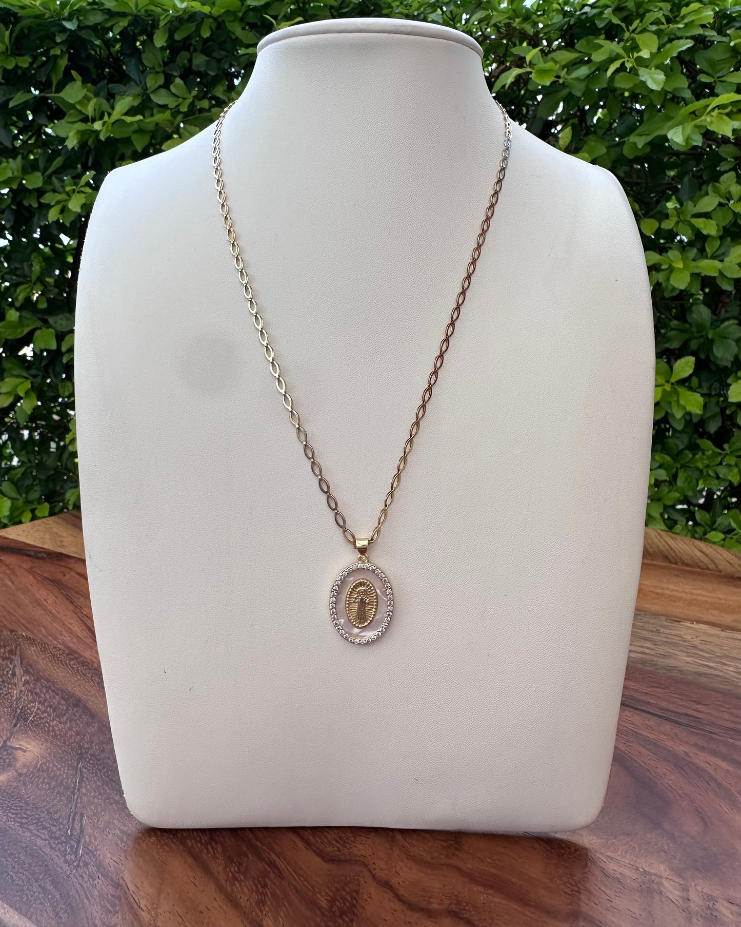Collar San Benito Madre Perla