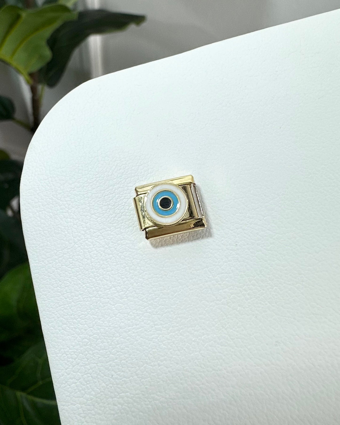 Charm Ojo Redondo Dorado