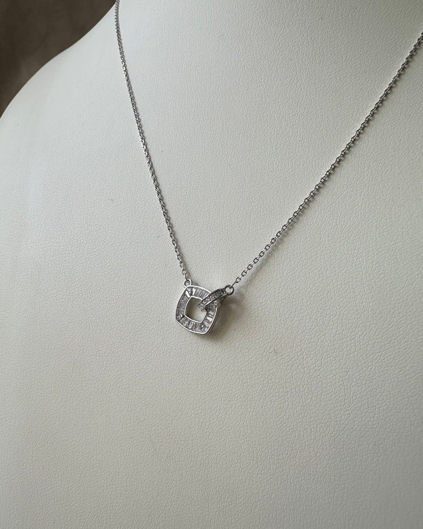 Collar Barril Cuadro Brillo