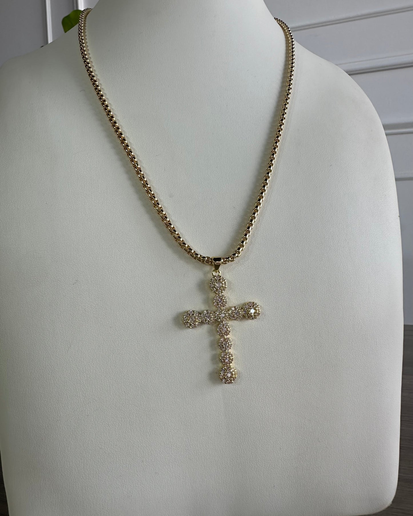 Collar Cruz Gruesa