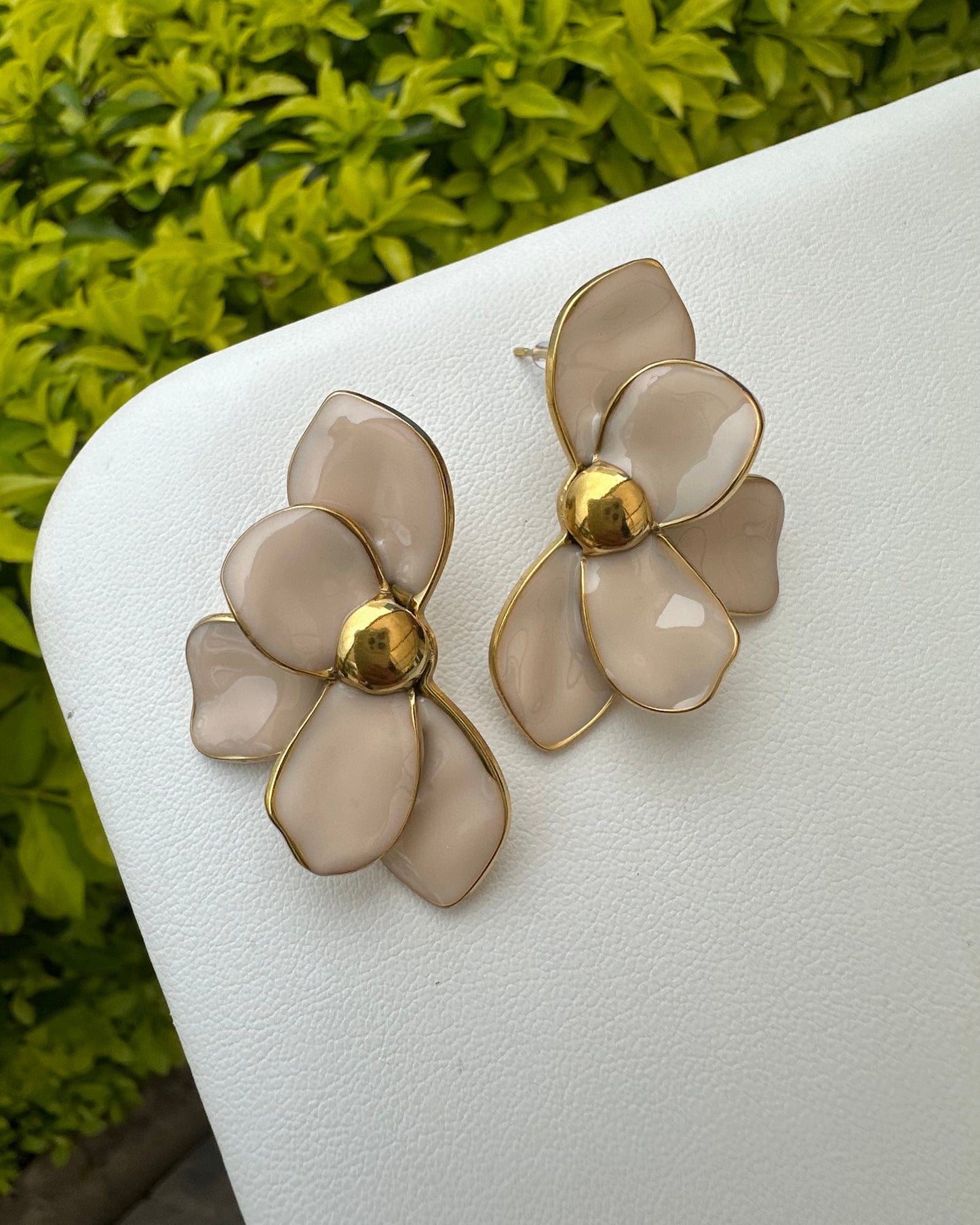 Arete Hoja Beige