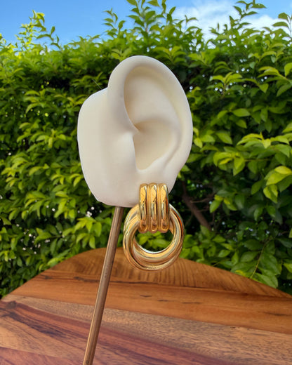 Arete Nudo Círculo Dorado