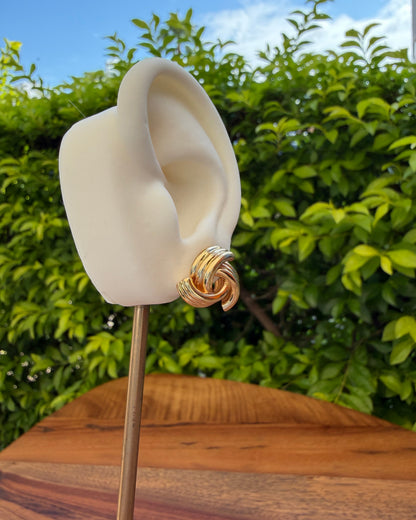 Arete Nudo Dorado