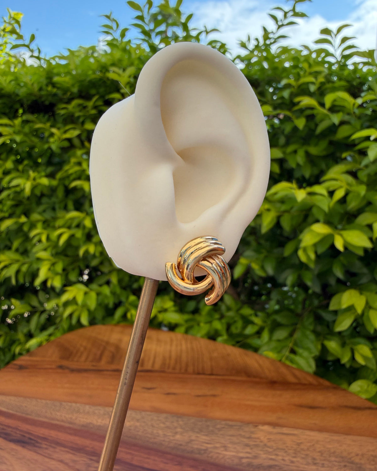Arete Nudo Dorado