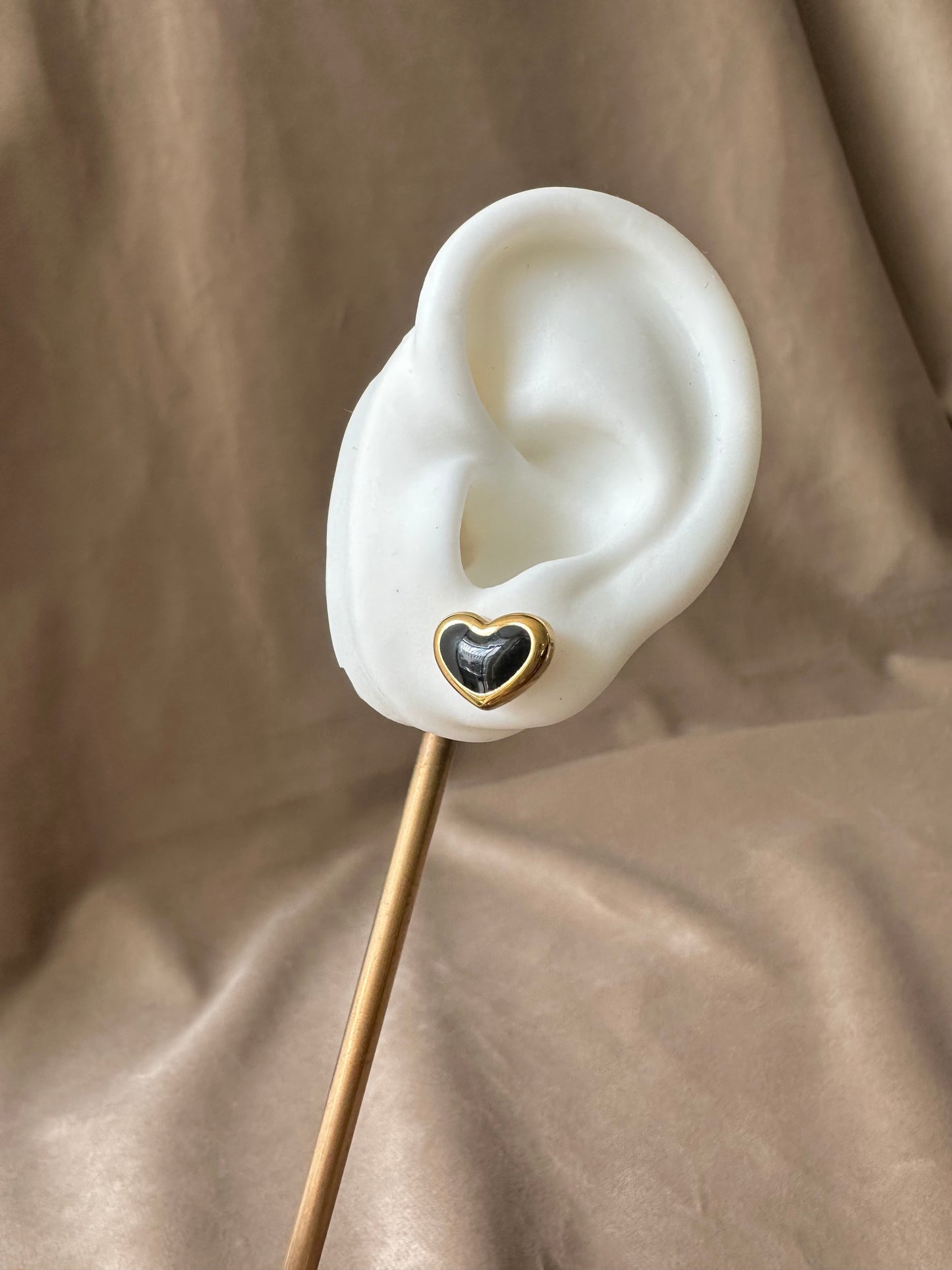 Arete Corazón Negro