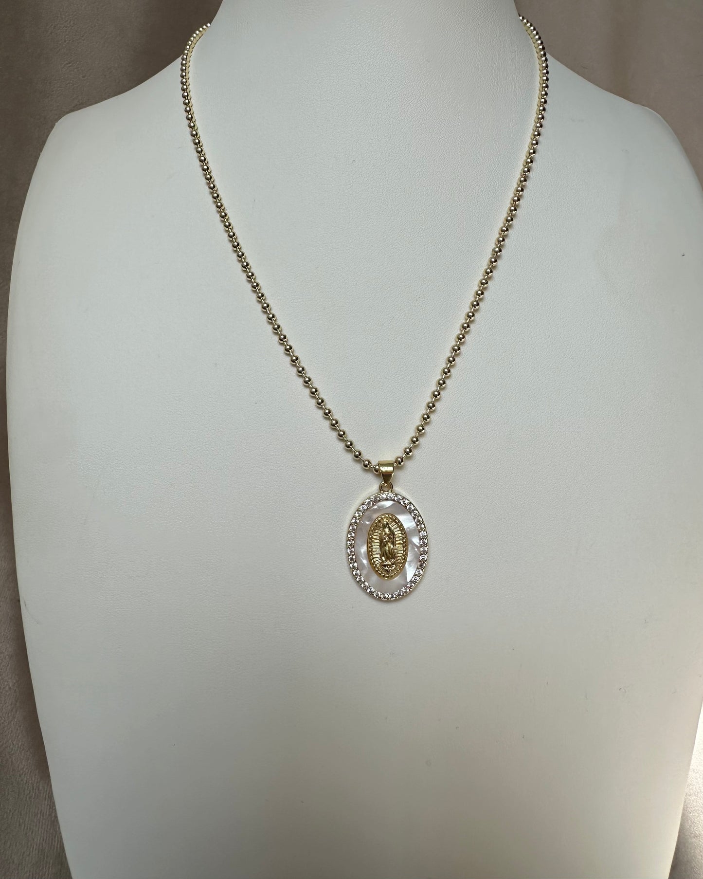 Collar Virgen Madre Perla