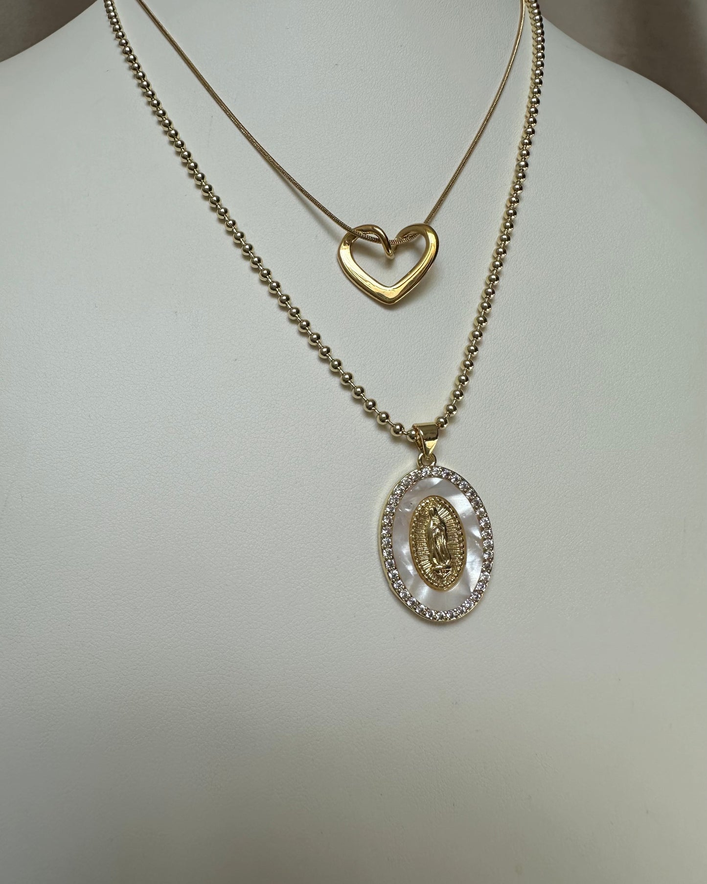 Collar Virgen Madre Perla