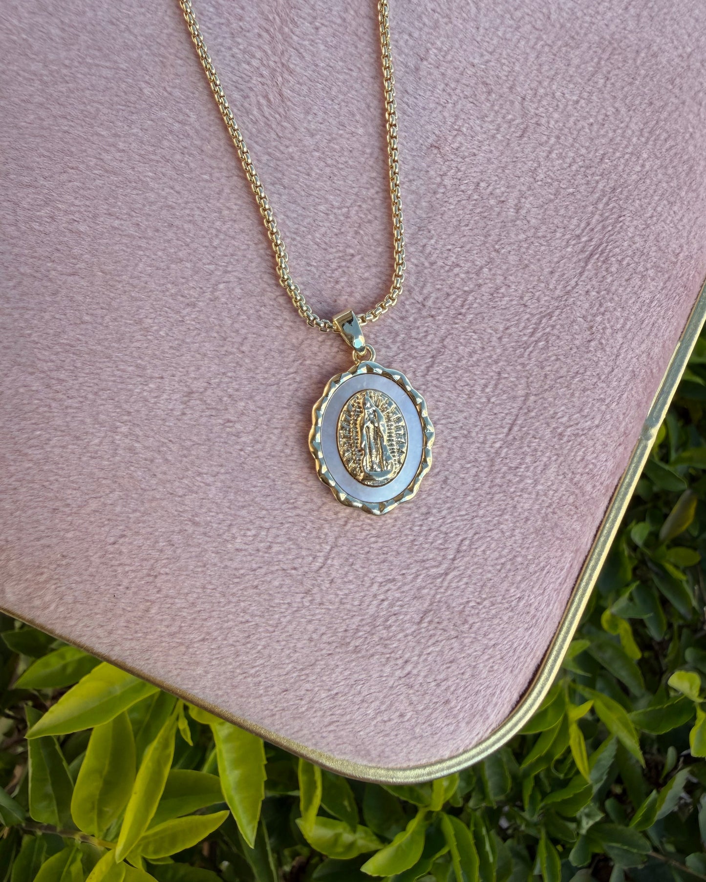 Collar Virgen Madre Perla Ch