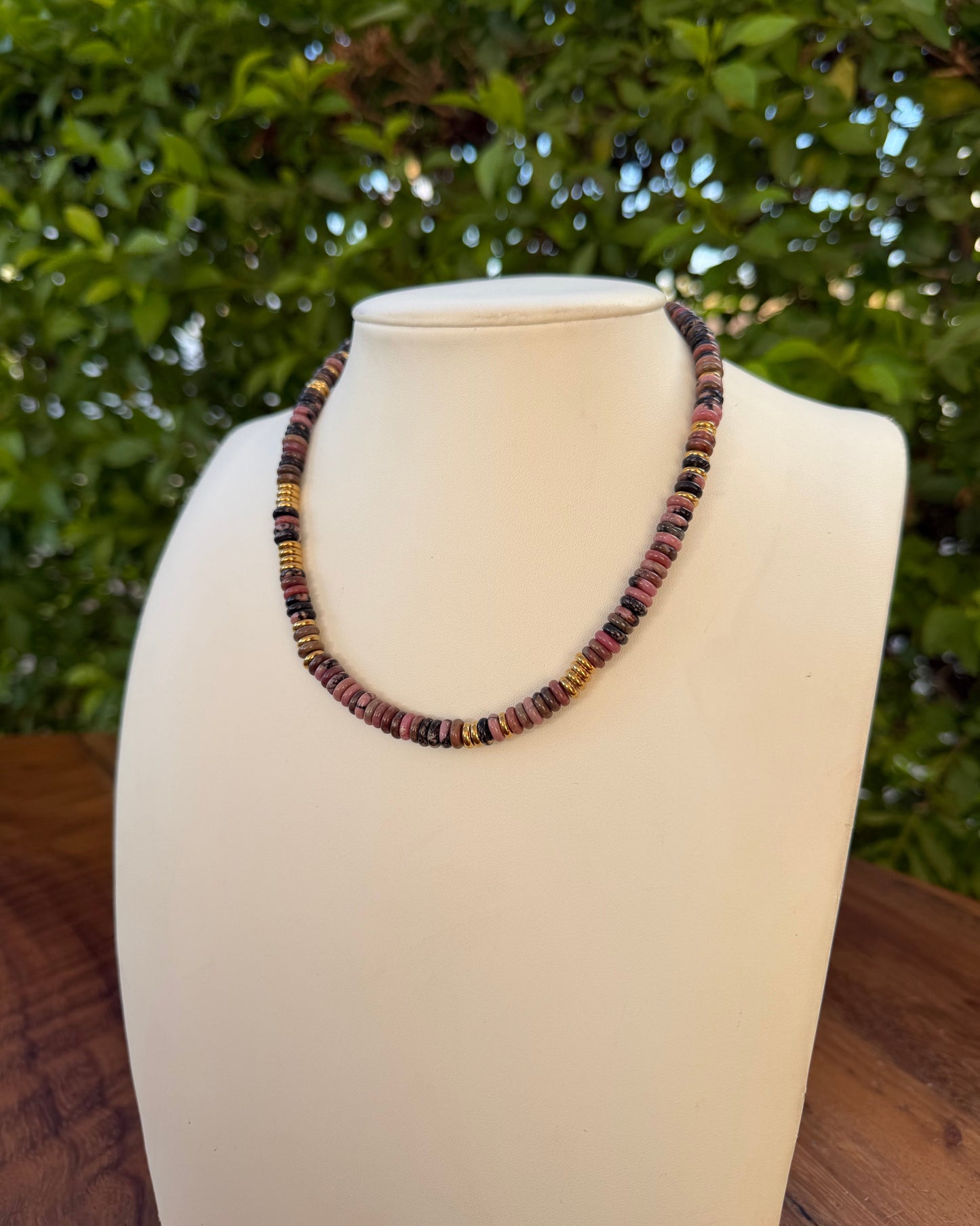 Collar Piedras Rosa Café