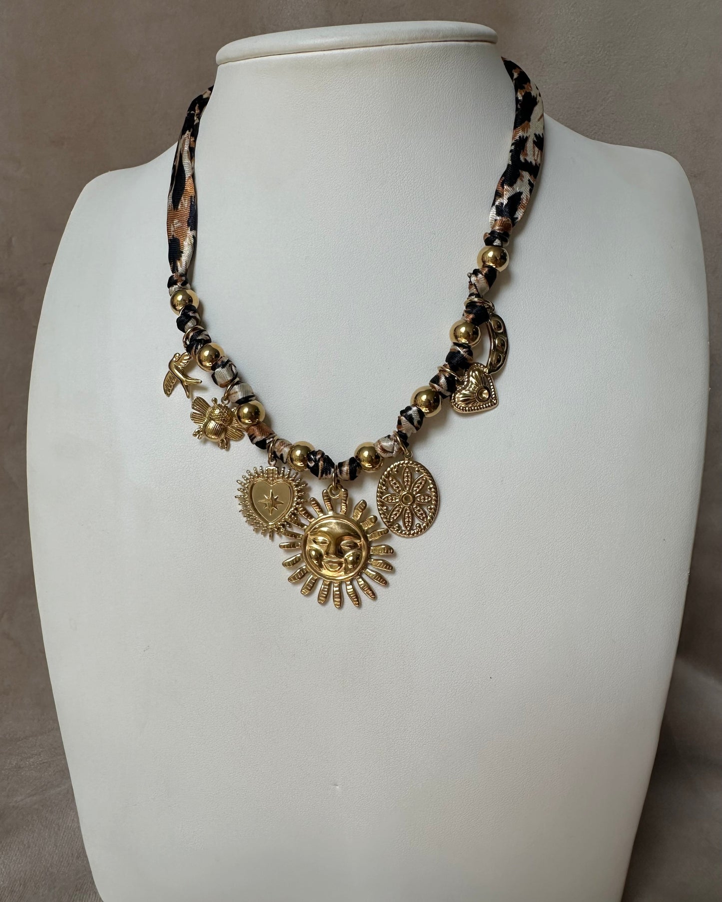 Collar Tela Print Sol