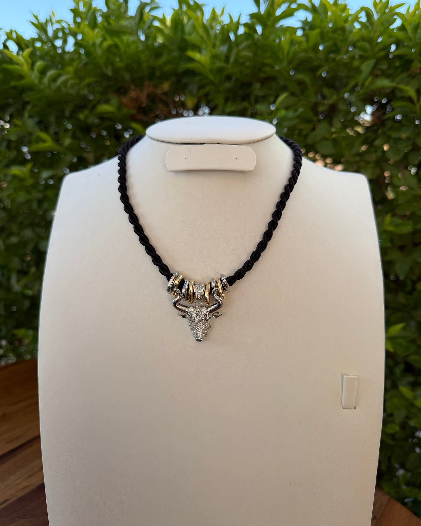 Collar Toro Plateado