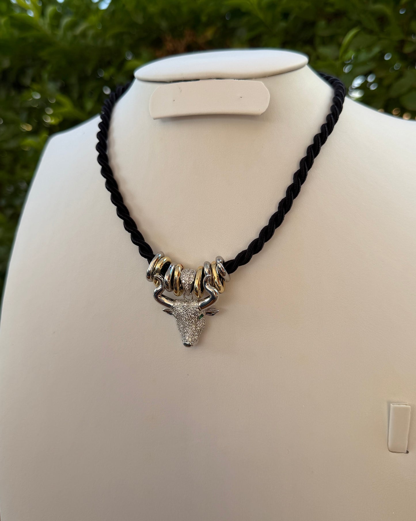 Collar Toro Plateado
