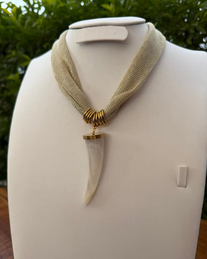 Collar Cuerno Tela