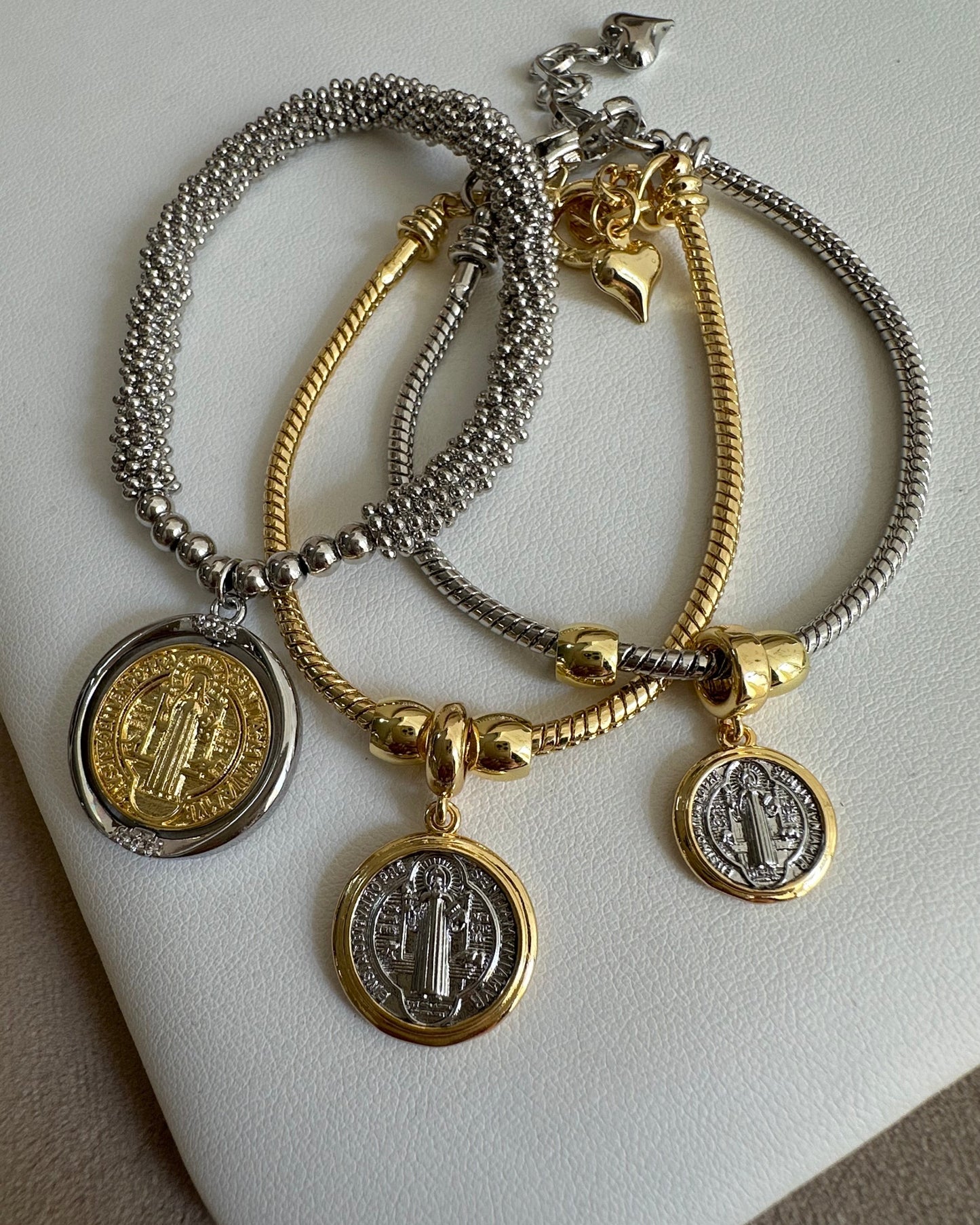 Pulsera San Benito Medalla