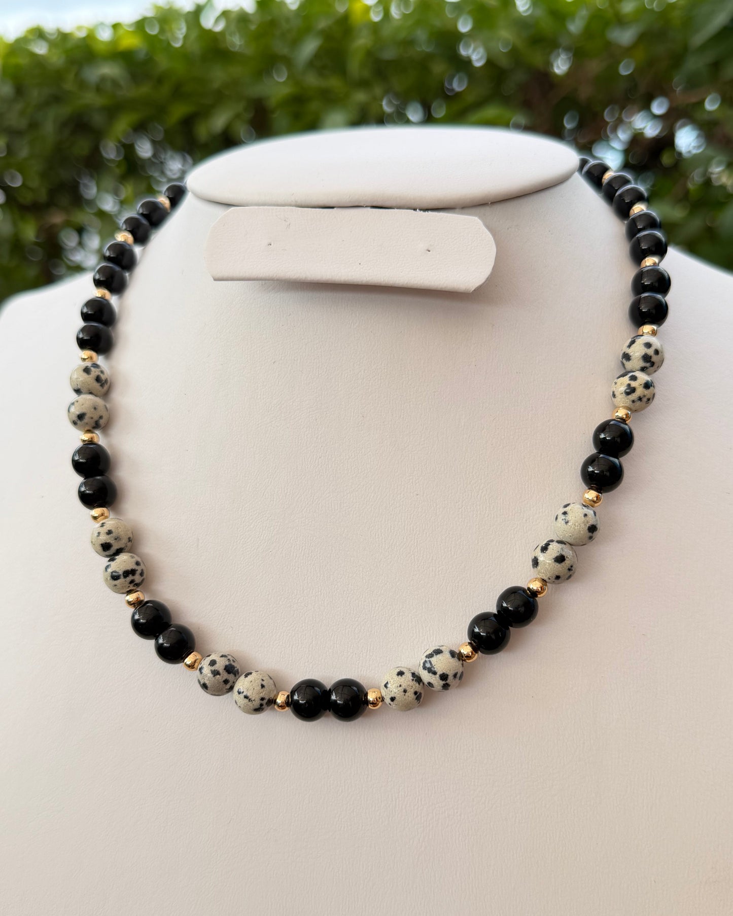 Collar Blanco Negro