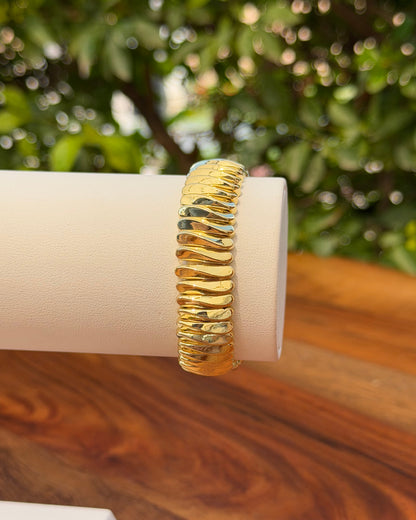 Pulsera Grabada Dorada
