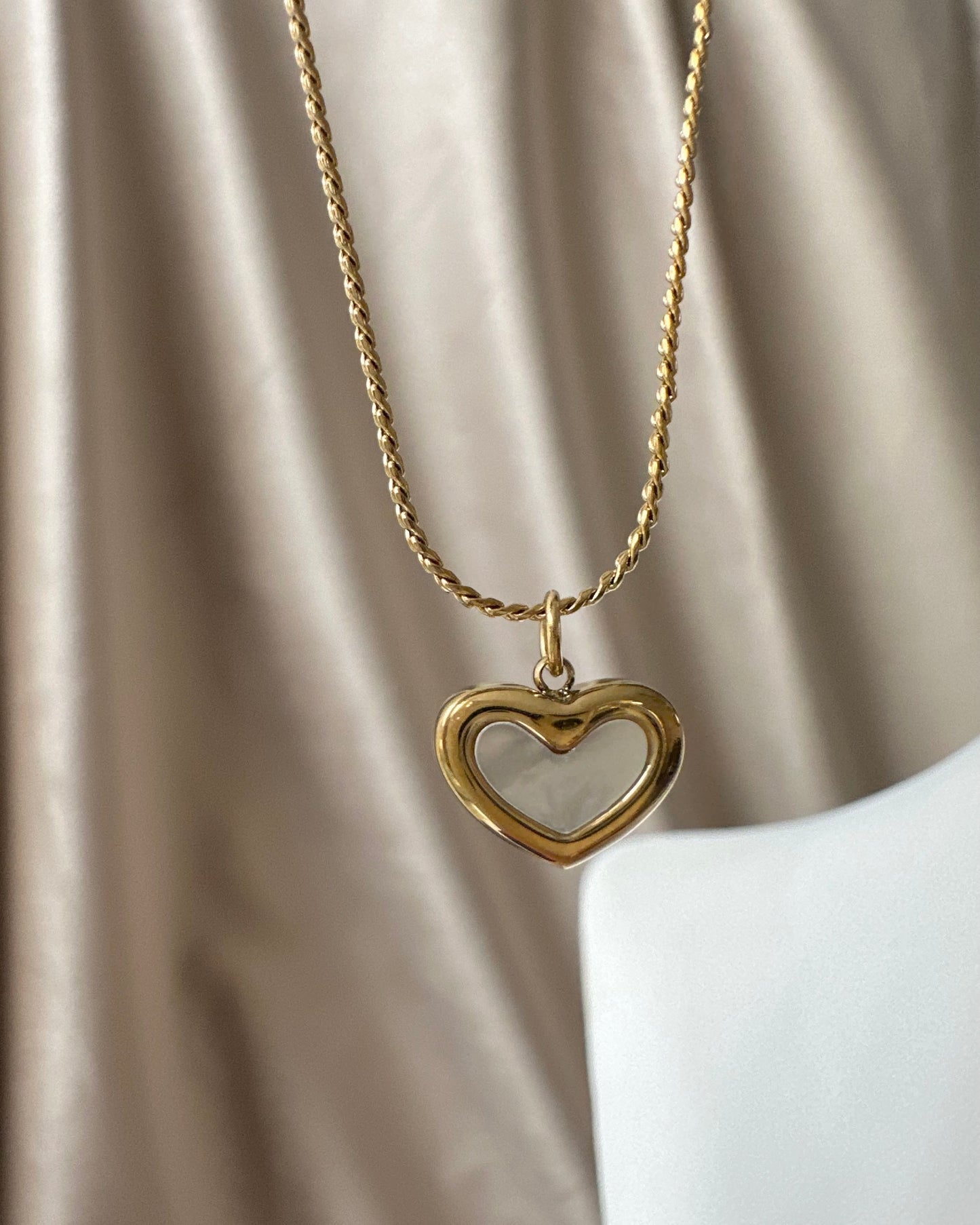 Collar Corazón Madre Perla