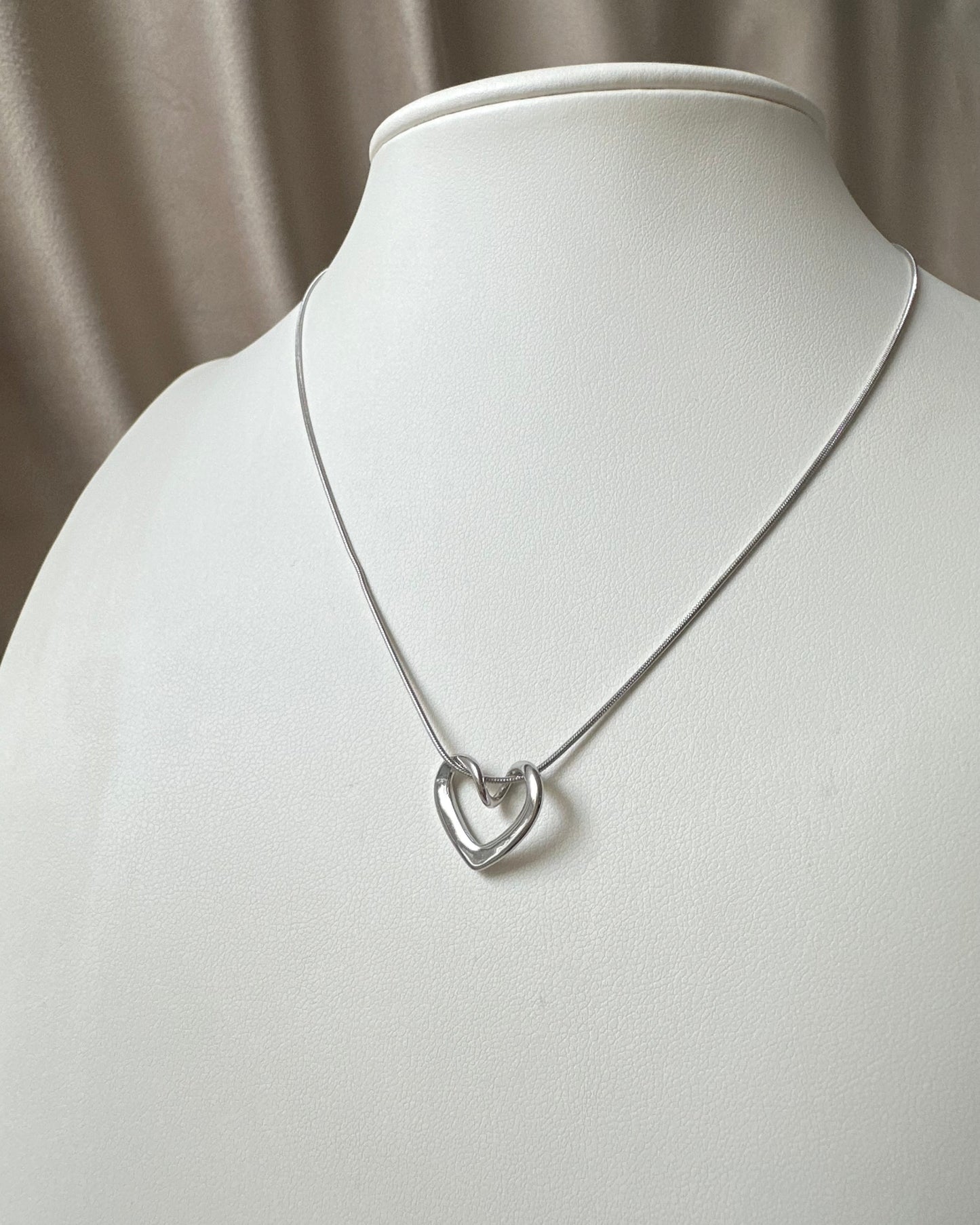 Collar Corazón Silueta