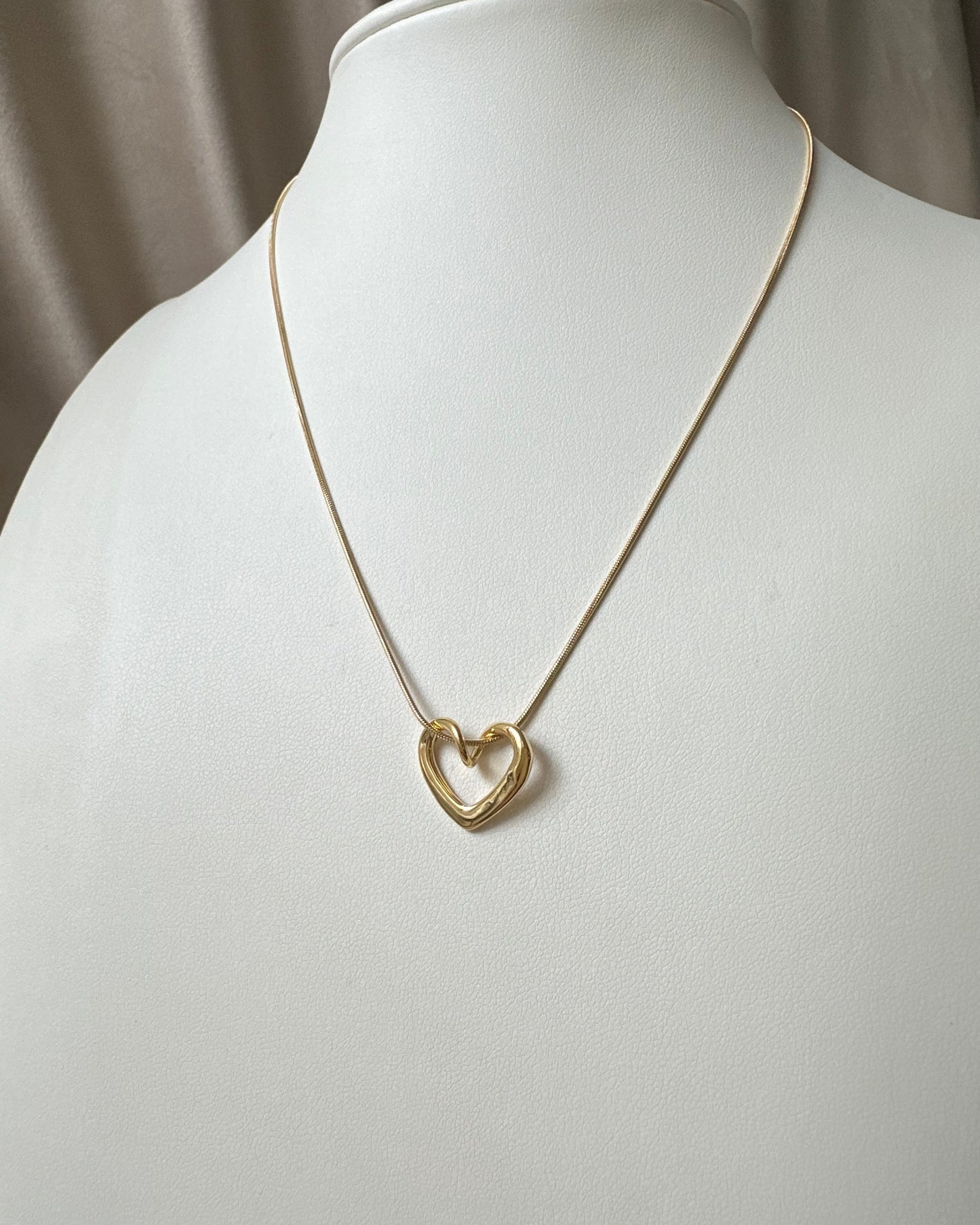 Collar Corazón Silueta