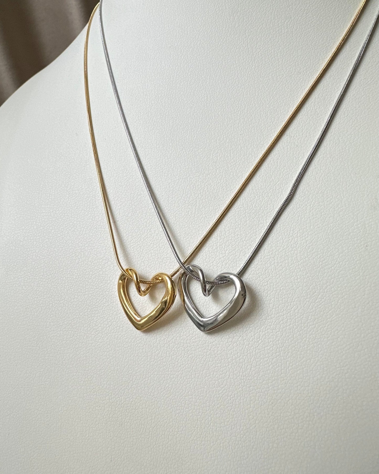 Collar Corazón Silueta